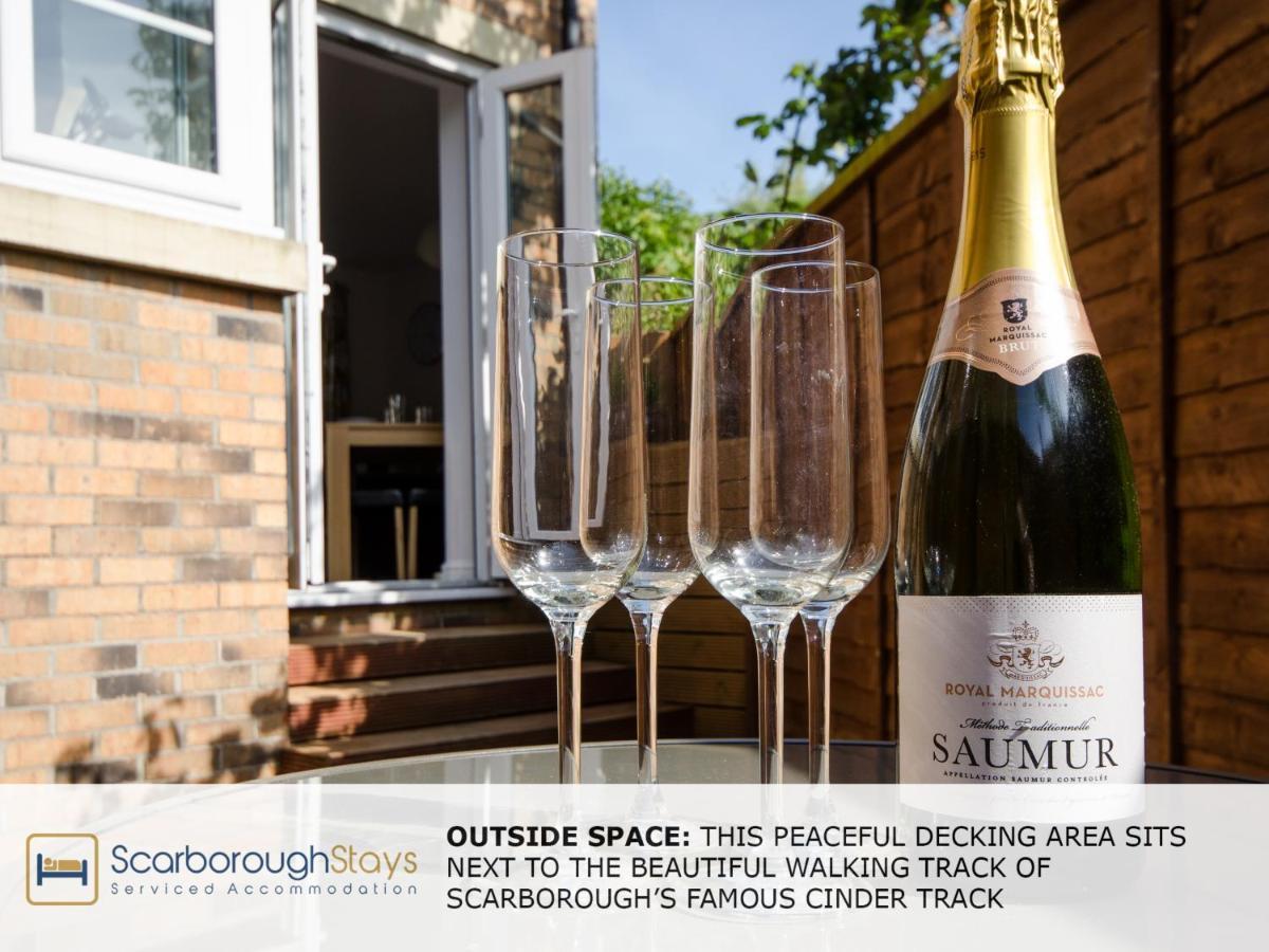 Candler Lodge - 3 Bedroom Townhouse With Parking - Patio Area & Seating Scarborough Eksteriør bilde